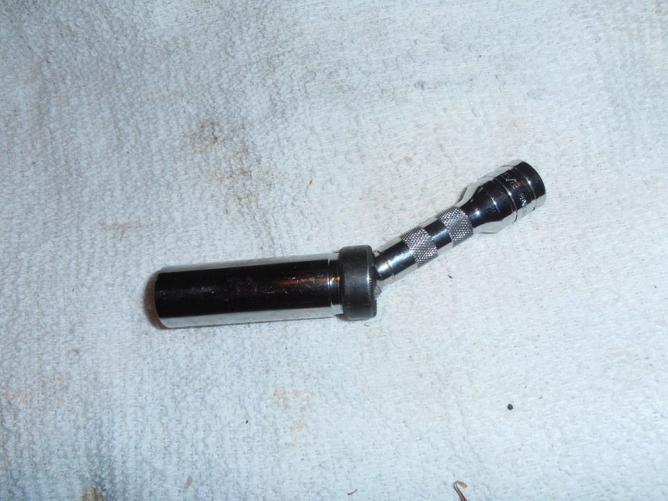 Spark plug socket wrench with knurled grip and angled head