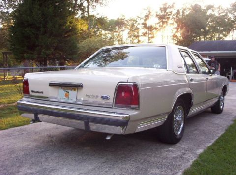 1990 Ford LTD Crown Victoria photo