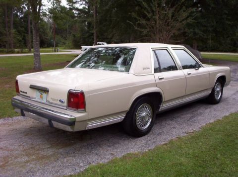 1990 Ford LTD Crown Victoria photo