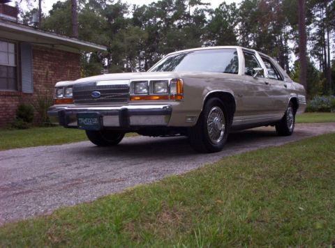 1990 Ford LTD Crown Victoria photo
