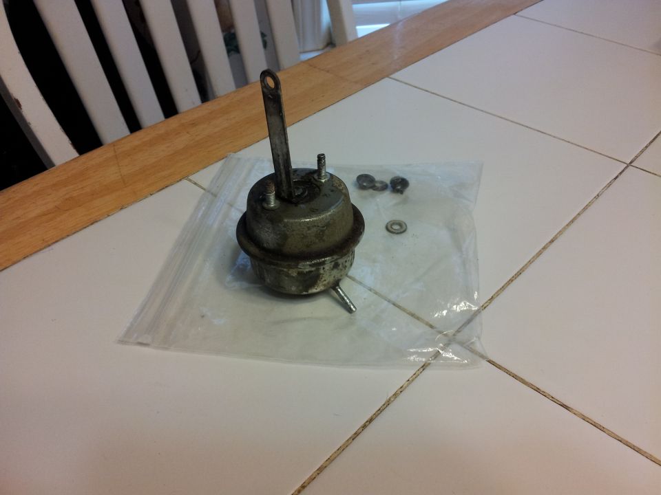 Vacuum actuator with lever and mounting hardware on plastic bag