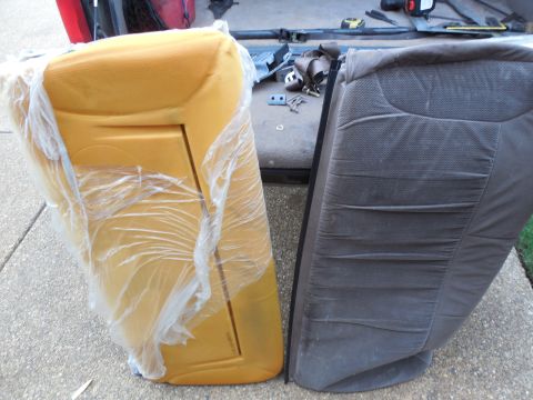 1983 Ford Bronco - It's filthy, so it's getting stripped & washed. This almost seems like more work than the captain's chairs. [url=http://www.supermotors.net…