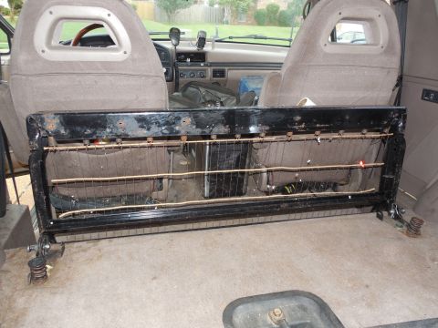 1983 Ford Bronco - Even stripped, this thing is still heavy. I only put it here because I didn't have a better spot for it. [url=http://www.supermotors.net/re…