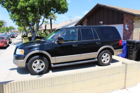 2003 Ford Expedition - This Ford Expedition has a body style consistent with the 2003-2006 model years, not 2003.