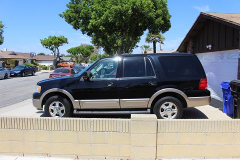 2003 Ford Expedition “TOW RIG”