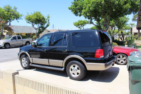 2003 Ford Expedition “TOW RIG”