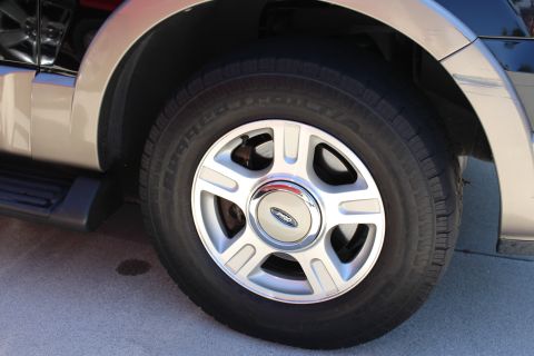 2003 Ford Expedition “TOW RIG”