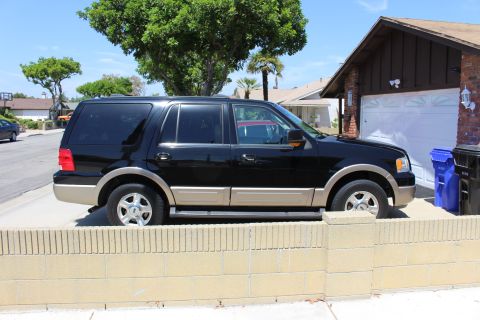 2003 Ford Expedition “TOW RIG”
