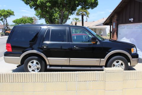 2003 Ford Expedition “TOW RIG”