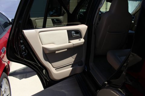 2003 Ford Expedition “TOW RIG”