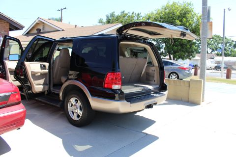 2003 Ford Expedition “TOW RIG”