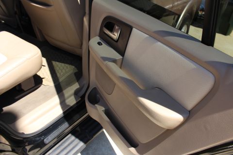 2003 Ford Expedition “TOW RIG”