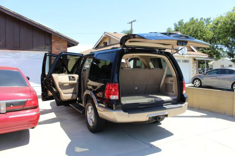 2003 Ford Expedition “TOW RIG”