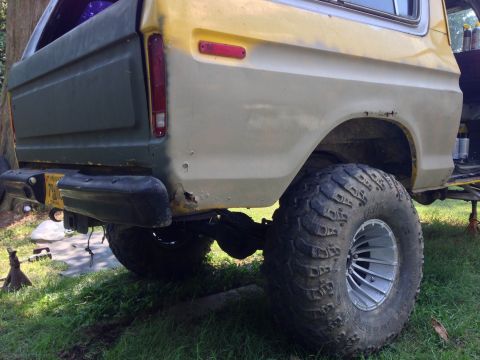 1979 Ford Bronco - This lifted Ford Bronco shows off its large tires and two-tone paint job, with the lower body in primer.
