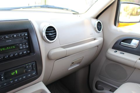 2003 Ford Expedition “TOW RIG”