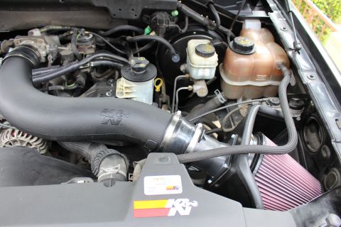 2003 Ford Expedition - Engine bay detail a K&N performance air intake system and filter.