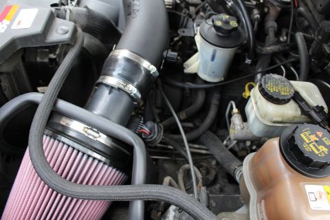 2003 Ford Expedition - The engine bay features an aftermarket K&N air intake system with a prominent pink filter.