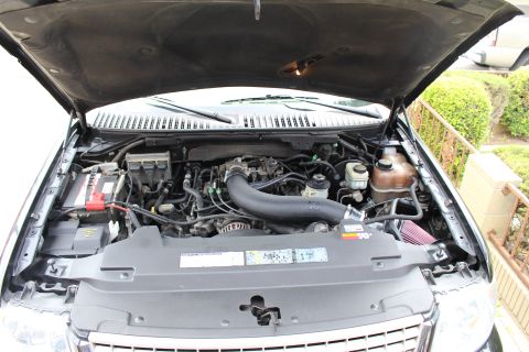 2003 Ford Expedition - The engine bay of a 2003 Ford Expedition, an aftermarket air intake system and a clean engine compartment.