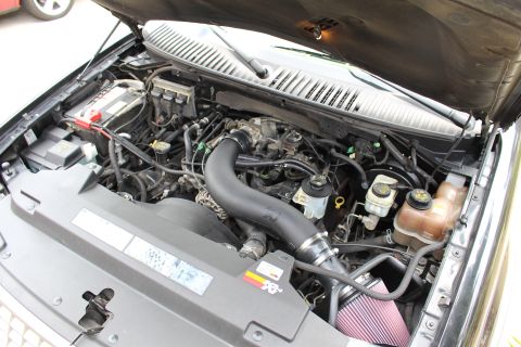 2003 Ford Expedition - Engine bay of a vehicle, a K&N air intake system and various engine components.