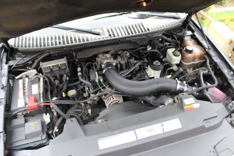 2003 Ford Expedition - Engine bay of a 2003 Ford Expedition showing the V8 engine and aftermarket K&N air filter.