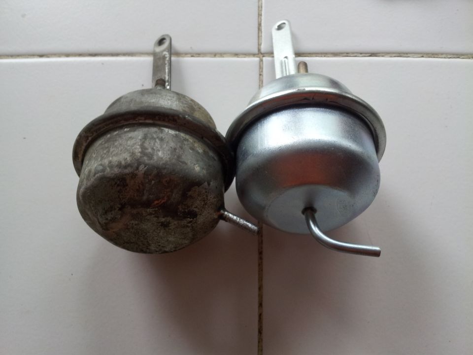 Two vacuum actuators, one corroded, one shiny