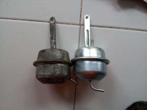 1976 Ford Ranchero - Comparison of a corroded vacuum actuator with a newly cleaned or replaced one.