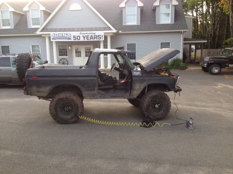 1979 Ford Bronco - Airing Up after trail