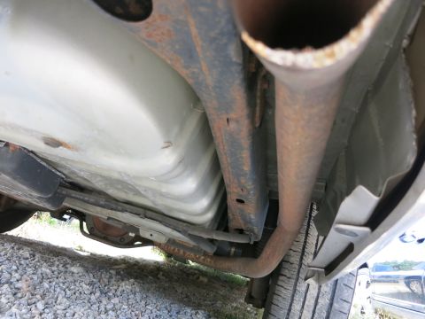 1991 Ford LTD Crown Victoria - Underside view of a 1991 Ford Crown Victoria LTD, highlighting the fuel tank and exhaust system.