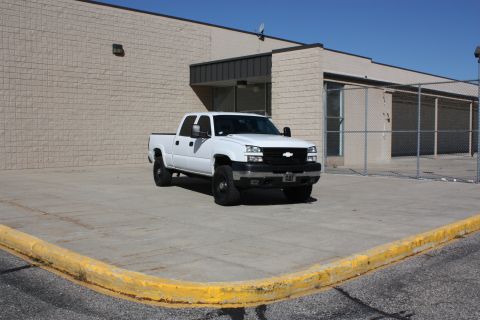 2006 Chevrolet Silverado 2500 - Front view of a white 2006 Chevrolet Silverado 2500 pickup truck parked outside.