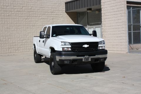 2006 Chevrolet Silverado 2500 - This 2006 Chevrolet Silverado 2500 pickup truck is shown from the front 3/4 view.