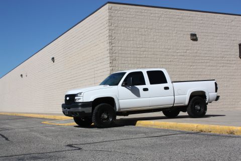 2006 Chevrolet Silverado 2500 - This 2006 Chevrolet Silverado 2500 pickup truck is seen parked in front of a commercial building.