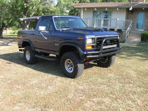 1982 Ford Bronco - This 1982 Ford Bronco features a custom front bumper with an integrated light bar.