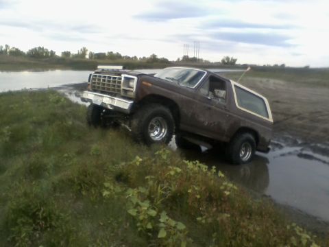 1980 Ford Bronco - This 1980 Ford Bronco navigates a muddy off-road course with water hazards.