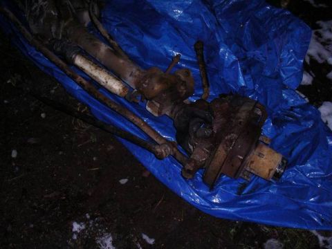 1990 Ford F-150 - Dana 60 axle assembly, likely from a truck, is laid out on a blue tarp.