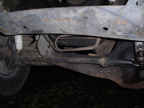 1990 Ford F-150 - Close-up view of the front suspension and steering linkage, with a Supermotors.net watermark visible.