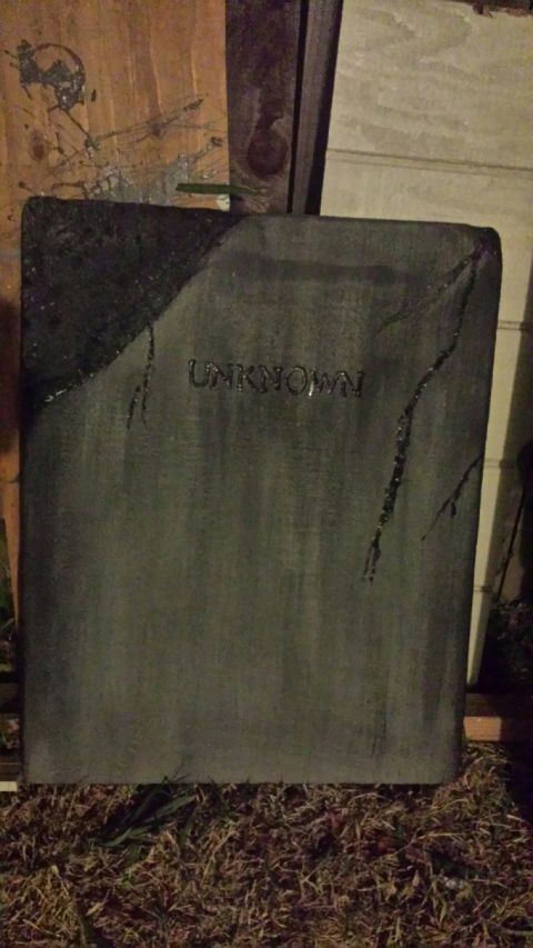 1989 Ford Bronco - This prop tombstone has the word "UNKNOWN" carved into its surface.