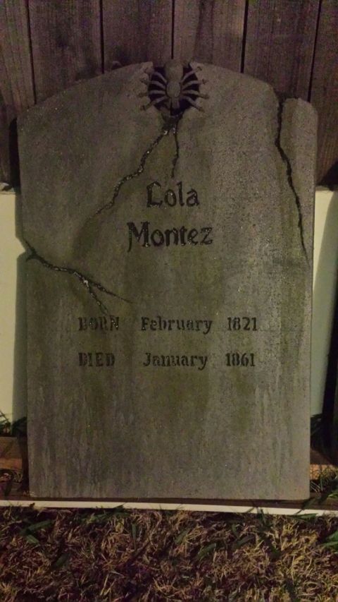 1989 Ford Bronco - A Halloween decoration gravestone reads Lola Montez, Born February 1821, Died January 1861.