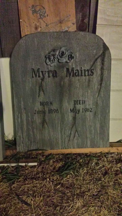 1989 Ford Bronco - Gravestone with engraved roses and birth and death dates.