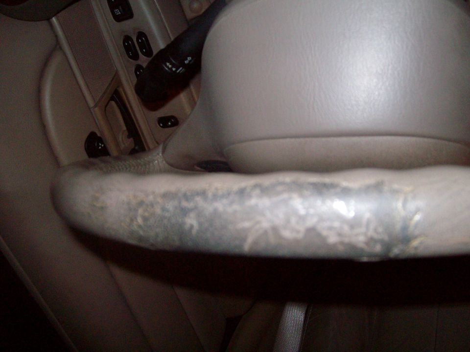 2004 Ford Crown Victoria steering wheel showing wear on the leather
