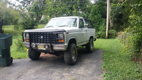 1983 Ford Bronco - This white Ford Bronco appears to be from the early 1980s, not a 1983 model.