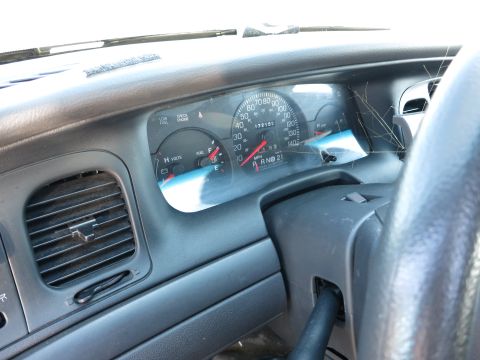 2001 Ford Crown Victoria - The dashboard of a 2001 Ford Crown Victoria displays the odometer reading of 172,152 miles.