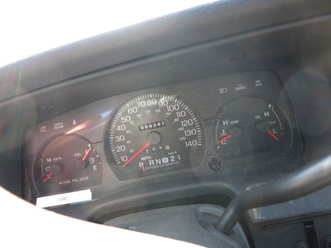2001 Ford Crown Victoria - The dashboard shows the vehicle's speed, fuel level, engine temperature, and oil pressure.