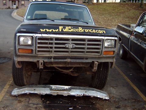 1982 Ford Bronco - no bumper :)