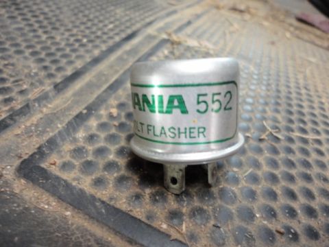 1978 Chevrolet C/K Pickup - Sylvania 552 heavy duty flasher (2-6 lamps)
