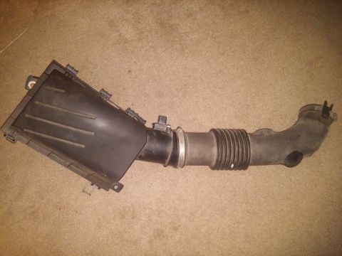 2000 Mercury Grand Marquis - An automotive air intake assembly is shown against a neutral background.