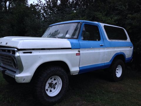 1979 Ford Bronco - This 1979 Ford Bronco, seen in a three-quarter front view, features a distinctive two-tone blue and white paint scheme.