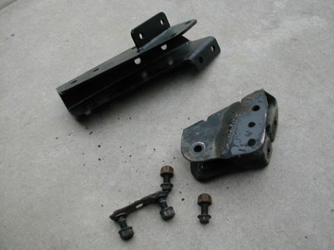 1996 Ford Bronco - Drop bracket for driver side axle pivot.