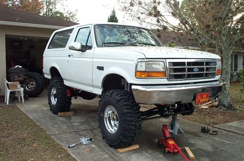1995 Ford Bronco - One wheel came with 8 on 170mm bolt pattern... what, should I be surprised?
