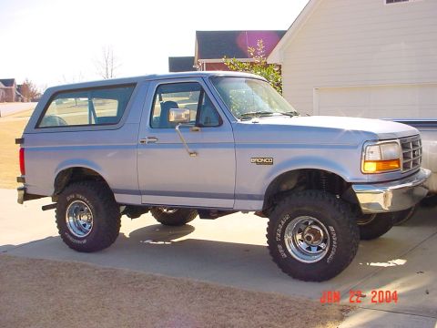 1996 Ford Bronco - 96 Bronco after the Rough Country 2 1/2" was installed