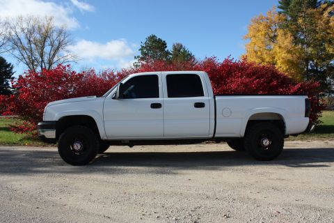 2006 Chevrolet Silverado 2500 - Side view of a white 2006 Chevrolet Silverado 2500 pickup truck.